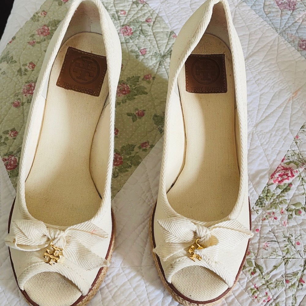 Shoes - Picture 7 of 8